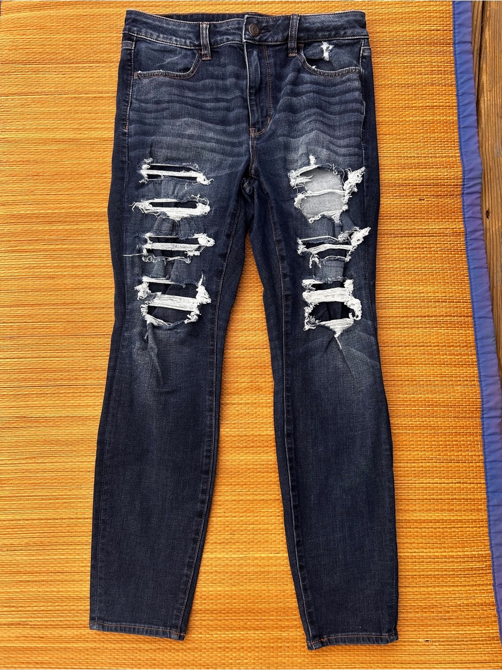 American Eagle Outfitters Hi-Rise Jeggings
Dark wash, distressed, ripped 12